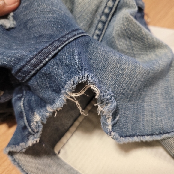 GAP Summer Out Offs Denim Shorts Distressed Hem Size 31 / 12 - Picture 5 of 5